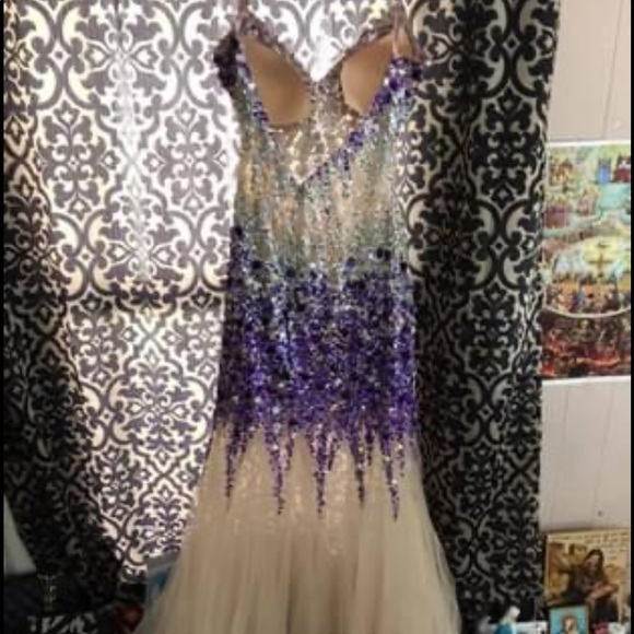 Dress - Picture 2 of 4